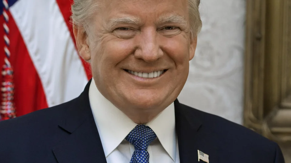 Official 2017 presidential portrait of Donald Trump