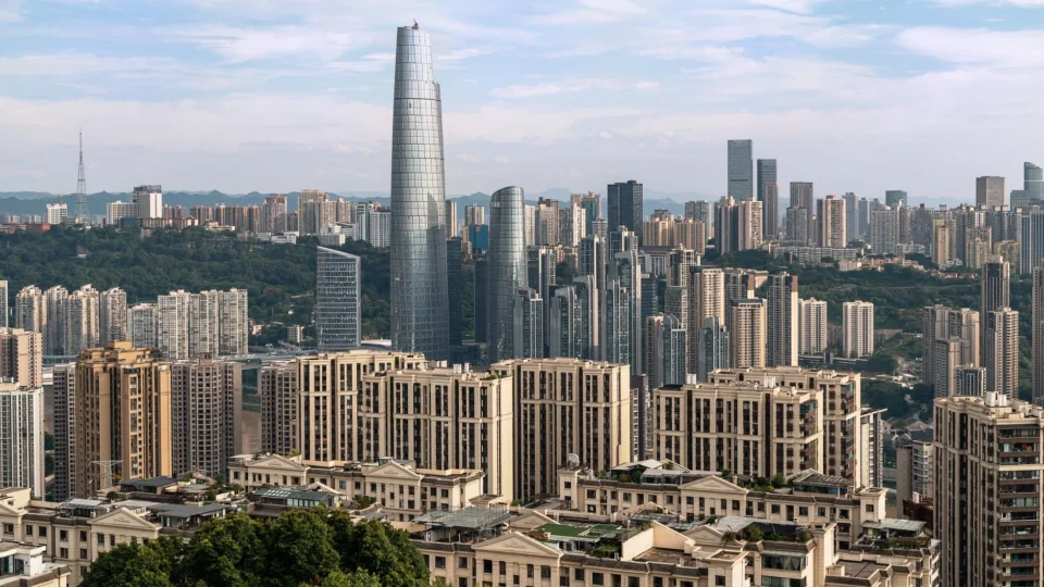 A dynamic cityscape showcasing tall skyscrapers under a clear sky, highlighting urban architecture.