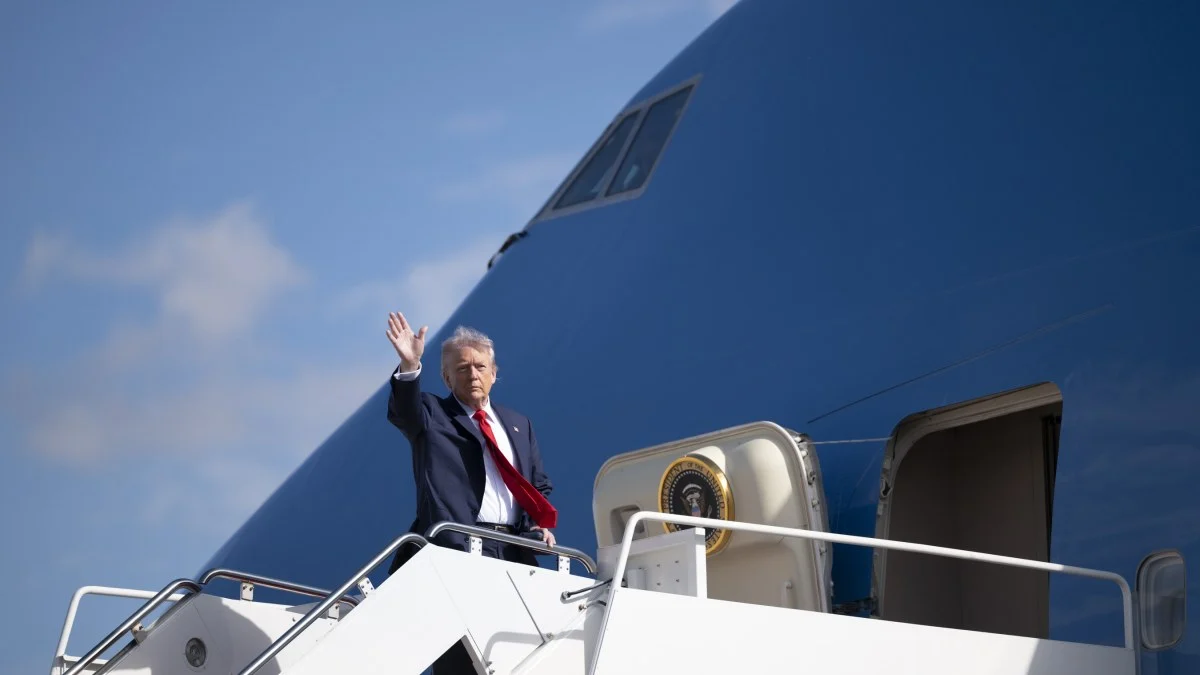 Donald Trump boards Air Force One at Joint Base Andrews