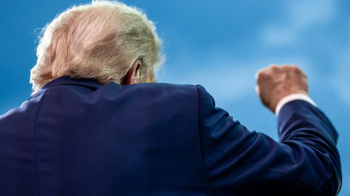 Donald Trump raises a fist at the U.S. Army parade in Washington